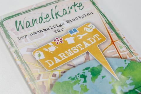 Die Wandelkarte zeigt gebündelt 80 nachhaltig orientierte Orte  in Darmstadt auf.  Foto: Torsten Boor 
