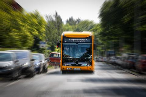 Mit dem Fahrplanwechsel zu Ostern kam der L-Bus (hier Heidenreichstraße) ins Darmstädter Woogsviertel.  Foto: Sascha Lotz