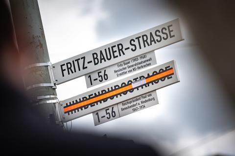 Hindenburg ist Geschichte: Die Straße ist seit Dienstag nach Fritz Bauer, Generalstaatsanwalt in Hessen, benannt.