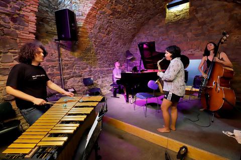 Klingt nachhaltig: Die Band Appaloosa - hier bei Proben im Keller des Jazzinstituts - wirbt für ökologisches Musizieren.