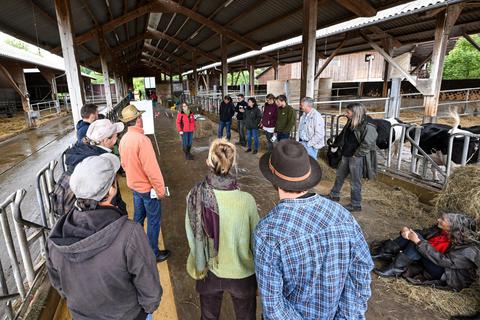 Mit viel Interesse haben die angereisten Landwirte die Ausführungen der Seminare beim Praktikertag auf dem Hofgut Oberfeld verfolgt. Foto: Dirk Zengel