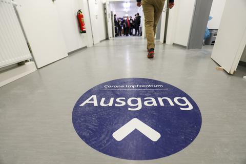 Vorläufige Kehrtwende: Astrazeneca kann auch im Darmstadtium vorerst nicht verimpft werden.               Foto: Guido Schiek 
