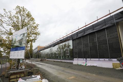 In den Neubau des Nordbads und in die Sanierung des Berufsschulzentrums fließen 2021 Millionenbeträge. Fotos: Guido Schiek