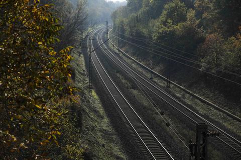 Das Foto zeigt die bestehende Strecke südlich des Darmstädter Südbahnhofs. Foto: Guido Schiek