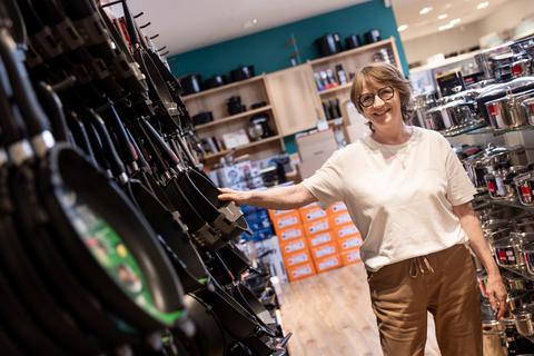 Küchenmeister-Inhaberin Gertrud Kraft hört nach 35 Jahren mit Küchenfachgeschäft in Darmstadt auf. Foto: Sascha Lotz