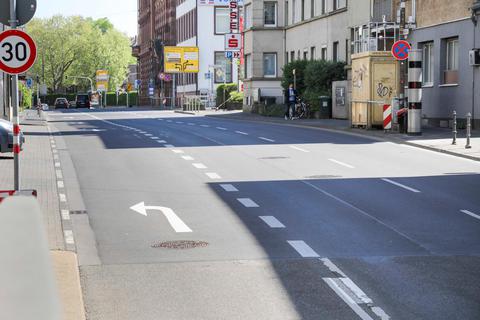 Im ersten April-Drittel lag die Stickstoffdioxidbelastung in der Hügelstraße bei 28,7 Mikrogramm im Mittel.   Fotos: Torsten Boor 