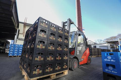 Die Produktion in der Darmstädter Privatbrauerei läuft normal. Kritisch wäre aber, wenn dauerhaft die CO2-Mengen des wichtigsten Lieferanten wegblieben. Archivfoto: Guido Schiek