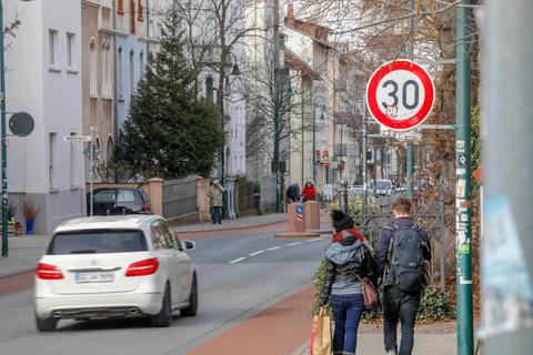 Entspanntes Miteinander auf der Heinheimer Straße: Das könnte ein Vorbild für die Tempo-Reduzierung auf dem Cityring sein. Foto: Torsten Boor 
