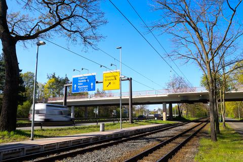 Auch die Brücke Eifelring über die B26 im Westen Darmstadts steht auf der Liste von Hessen Mobil in diesem Jahr. 