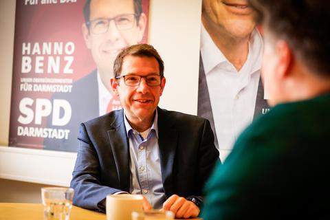 Nach der Wahl ist vor der Wahl: Am 2. April folgt die Stichwahl zwischen Hanno Benz (SPD) und dem Grünen Michael Kolmer.. 