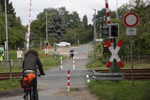 Die Bahnübergänge am Schreberweg wurden wegen einer dringenden Reparatur gesperrt.