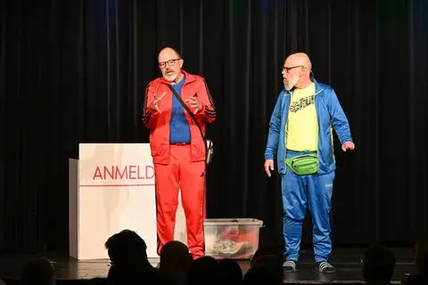 Halb Neun Premiere: „Feinherb“ begeistert das Publikum im Darmstädter Halbneun ...