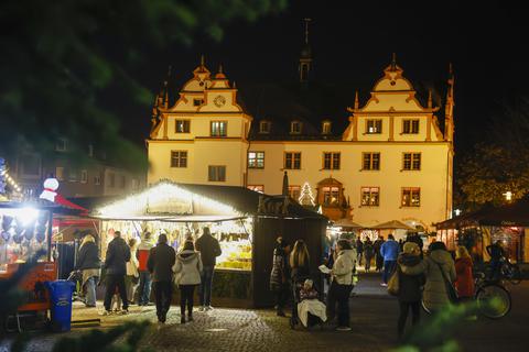 Der Weihnachtsmarkt am Darmstädter Schloss. Foto: Guido Schiek