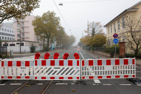 Zwischen der Grafenstraße und der Kasinostraße ist die Bismarckstraße bis zum 18. November wegen eines Gaslecks gesperrt. Die Gasleitung muss erneuert werden. 
