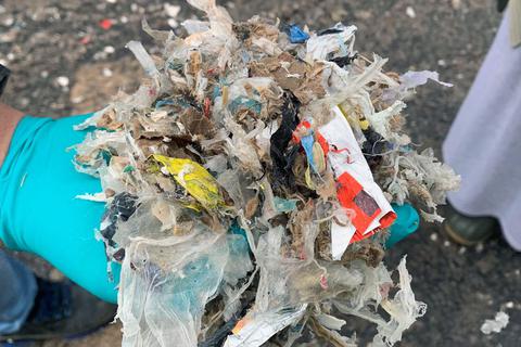 Plastik findet sich nicht nur im Müll wieder, sondern zum Beispiel auch im Grundwasser, in Nahrungsmitteln, in der Luft und notgedrungen auch im menschlichen Körper. Foto: Hochschule RheinMain