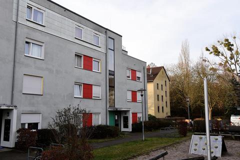 In diesem Haus in Eberstadt kam in der Silvesternacht 2018 eine Frau ums Leben, deren Gefährte nun wegen Mordes verurteilt wurde. Archivfoto: Jan Hübner