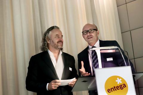 Nach einführenden Worten von Dirk Gerasch, dem Präsidenten des Marketing-Clubs (links), sprach Klaus-Michael Ahrend, Vorstand der Heag-Holding, über das Thema „Digitale Stadt“. Foto: Andreas Kelm  Foto: Andreas Kelm