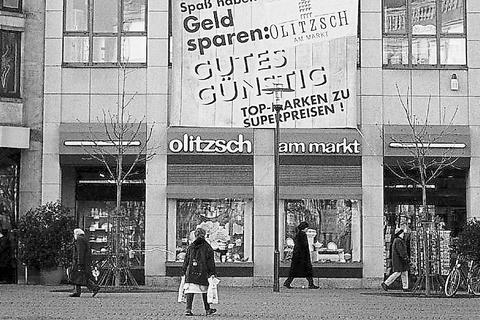 Gehören der Vergangenheit an: das Modehaus Schrimpf, das Teppich- und Gardinenhaus Tritsch & Heppenheimer, das Quelle-Kaufhaus und Olitzsch am Markt. 