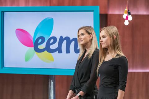 Géraldine Ulrichs (links) und Janine Weirich haben die Recruiting-Challenge-Plattform „Xeem“ aus ihrer Bachelor-Arbeit im Studiengang „Interacitve Media Design“ weiterentwickelt. Foto: RTL+