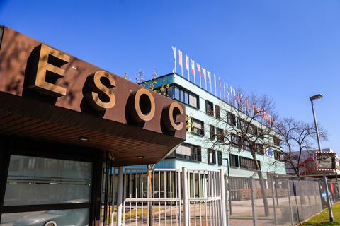 Das Gelände der ESOC in Darmstadt von der Straße aus fotografiert. Zum Gespräch von Sabine Schiner. Foto: Guido Schiek / VRM Bild