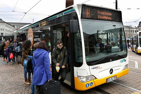 Busfahren soll für alle Bürger möglich sein: Das Sozialticket gibt es ab 1. Juni. Archivfoto: André Hirtz 