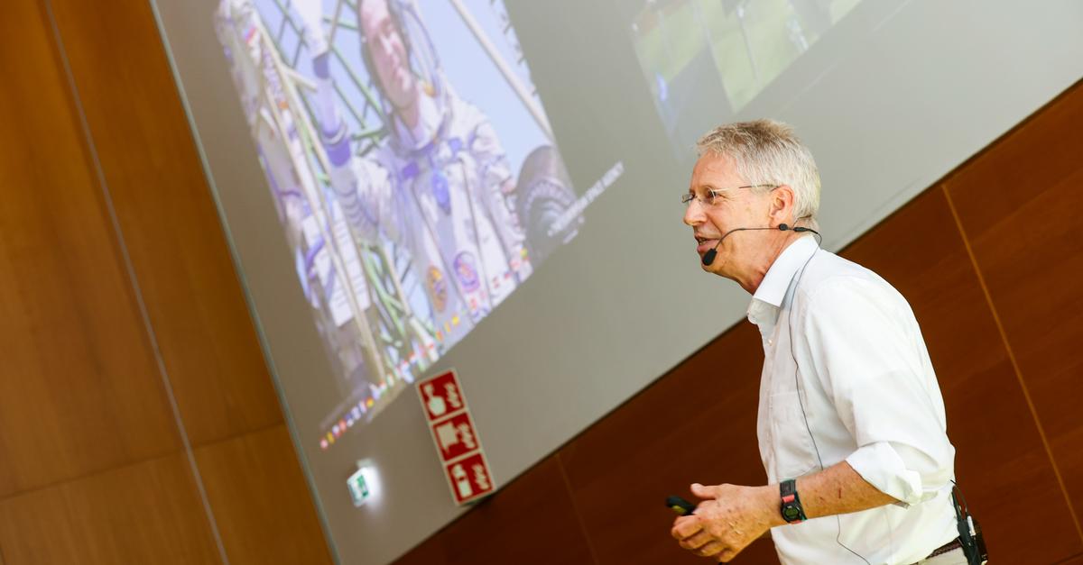 Astronaut Thomas Reiter zu Besuch in Darmstadt