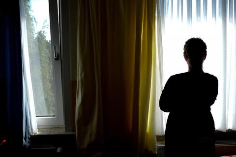 Menschen, die an Depressionen leiden, ziehen sich häufig vom sozialen Leben zurück. © Peter Steffen/dpa