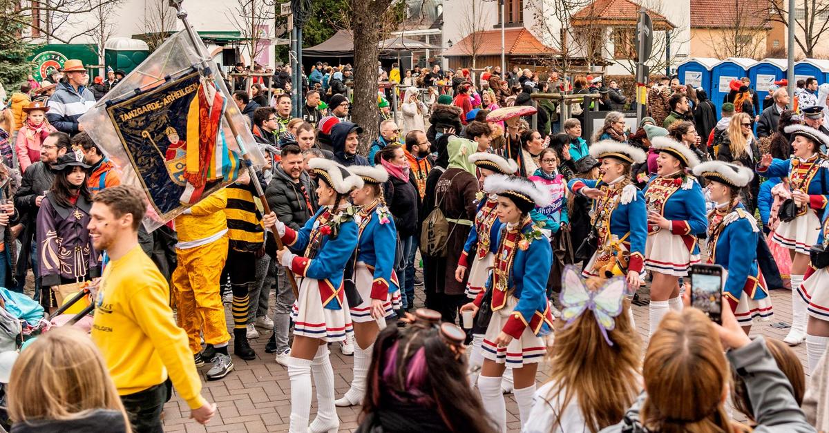 Mit dem Bus zum AEWG-Umzug nach Arheilgen