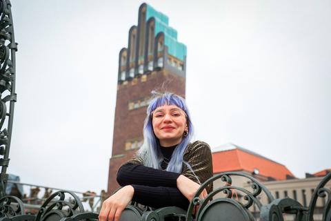 Poetry-Slammerin Jule Weber stammt von der Bergstraße, lebt heute in Bochum und wird als Darmstädter Turmschreiberin im Sommer zu einer Lesung auf der Mathildenhöhe erwartet.