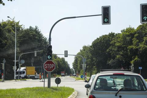 Unmittelbar südlich des zu sanierenden Bauwerks befindet sich die Anschlussstelle Darmstadt-Eberstadt der A5. Nördlich zweigt die B426 (Foto) nach links in Richtung Pfungstadt ab. Archivfoto: Guido Schiek / VRM Bild