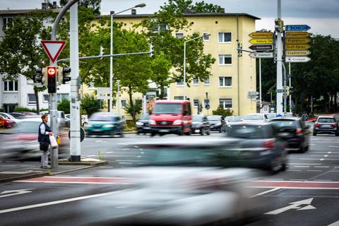 Auf Darmstadts Straßen ist ein Großteil der Kraftwagen zurück. Foto: Lukas Görlach