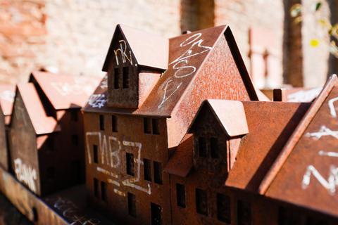 Das Detail zeigt ein Haus in der Kleinen Kaplaneigasse, dahinter versteckt sich Justus Liebigs Geburtshaus. 