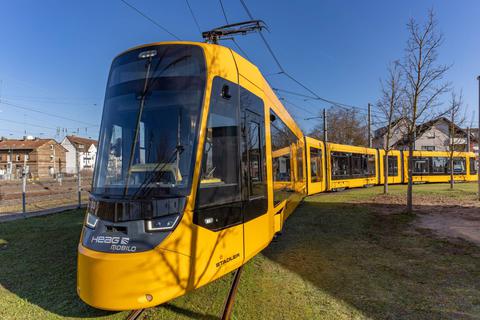 Da das Darmstädter Straßenbahnnetz ziemlich einzigartig ist, werden neue Straßenbahnen, wie die ST15, vor Inbetriebnahme getestet. Zurzeit stehen drei dieser 44 Meter langen Bahnen im Depot in Kranichstein. 