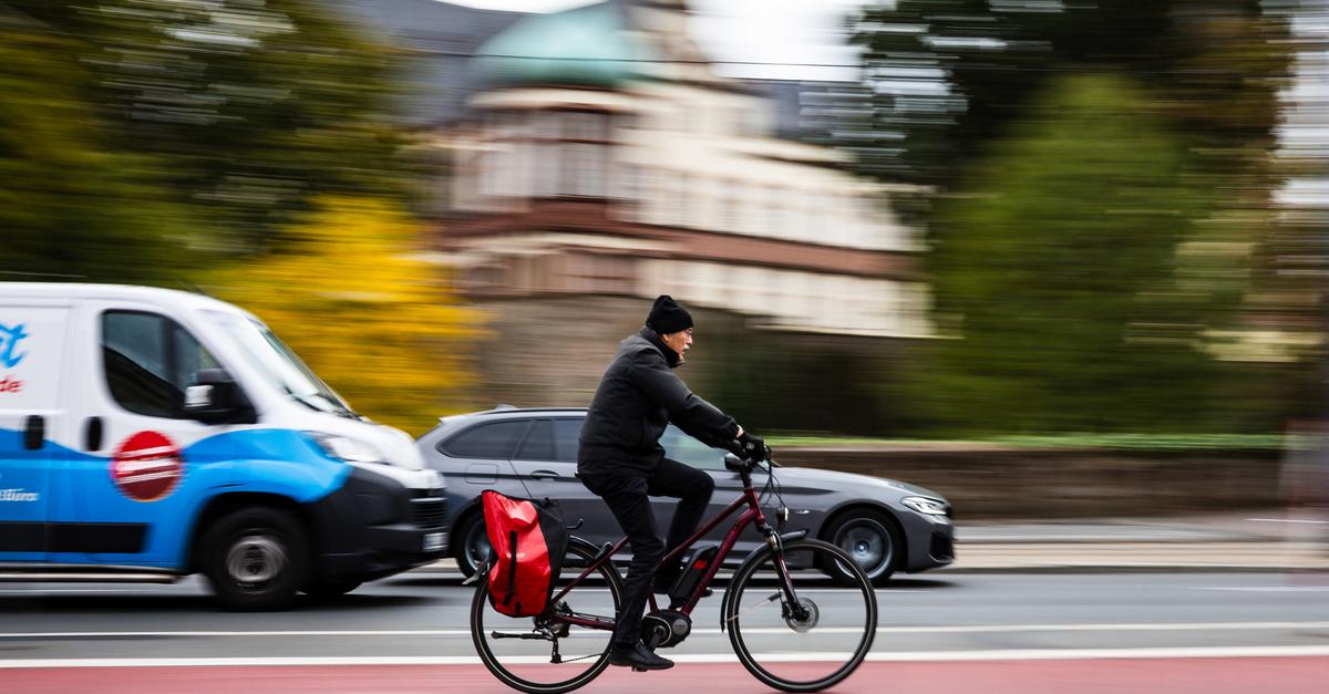 Cycle paths, sidewalks, public transport: These are the keys to ...