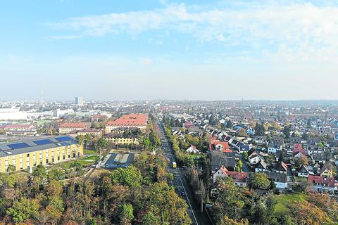 Für die ICE-Trasse entlang der Eschollbrücker Straße will die Deutsche Bahn einen Tunnel errichten. Stadt und Hessen Forst fordern nun, dass auch darüber hinaus bis zur A 5 ein bergmännischer Tunnel her soll.    Archivfoto: Guido Schiek