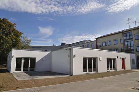 Der neue Anbau beim DRK in der Mornewegstraße bietet bis zu 15 Gästen in der Tagespflege Platz. Sieben Monate hat die Bauzeit gedauert. Foto: Andreas Kelm