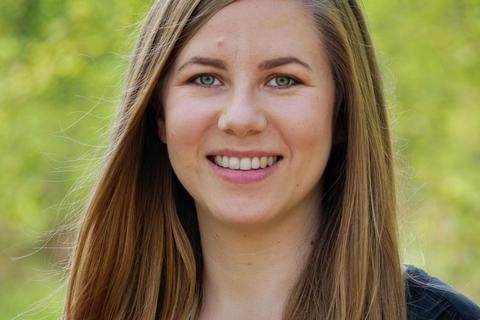 Pia Maute ist im evangelischen Dekanat Darmstadt-Stadt für die Arbeit mit Geflüchteten verantwortlich. Foto: Dekanat