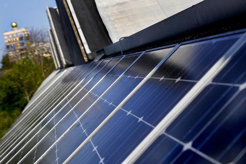 Die Stadt Darmstadt bietet ein Photovoltaik-Förderprogramm an. Die Berater werden nur auf Anfrage aktiv, betont das Klimaschutzdezernat. Archivfoto: Andreas Kelm