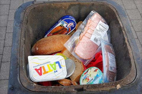 Bundesweit landen mehr als 13 Millionen Tonnen Lebensmittel im Müll – obwohl der Großteil noch genießbar ist. Foto: dpa