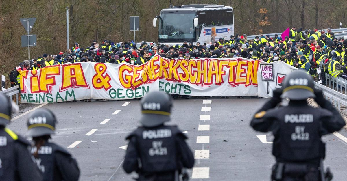 DJV kritisiert Behinderung durch Polizei bei Anti-AfD-Demo in Gießen