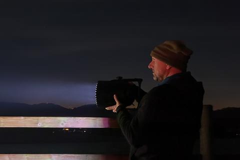 Gemeinsam mit dem Zwingenberger Lichtgestalter Christoph Adlfinger-Pullman (Foto), der ihn bei der Auswahl der Leuchten beraten hat, hat Guire die Strahler in den Auerbacher Hügeln in einer eiskalten Nacht getestet.