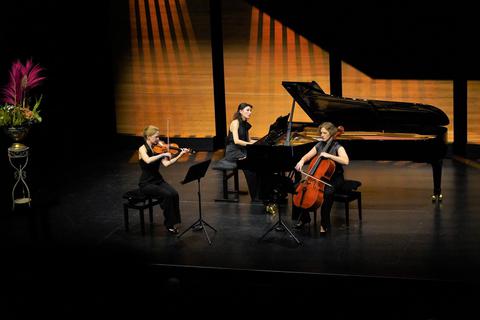 Das Boulanger-Trio spielte zum Saisonauftakt der Kunstfreunde Bensheim am Samstagabend im Parktheater. Foto: Thomas Zelinger