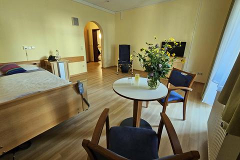 Die Zimmer für die Hospiz-Gäste im Maria-Ward-Haus sind freundlich und offen gestaltet. Ernst Lotz