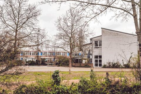 An der Carl-Orff-Schule in Fehlheim (Foto), der Schillerschule und der Schlossbergschule werden die Gebühren für den Pakt für den Nachmittag erhöht. © Thomas Neu