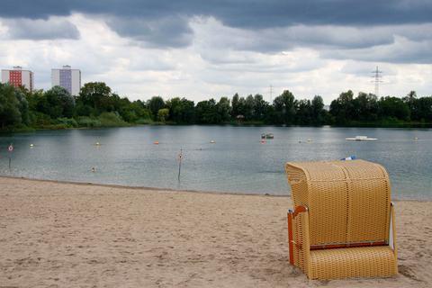 Die Strandkörbe am Bensheimer Badesee sind bei Besuchern beliebt.