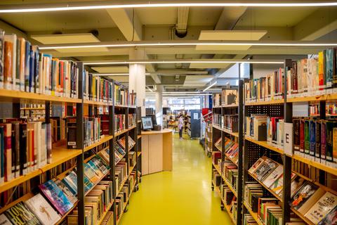 Die Jahresgebühr der Stadtbücherei für Erwachsene steigt um einen Euro.Bild: Thomas Neu 