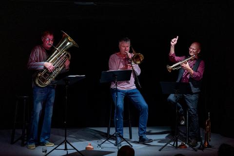 Das Trio „Pocket Brass“ im Jazzkeller: Achim Fink, Bernd Lechtenfeld und Ralph „Mosch“ Himmler (von links). © Thomas Neu