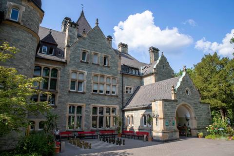 Sommervilla, Kinderheim, Suchtklinik: Schloss Falkenhof im Schönberger Tal hat eine wechselvolle Geschichte.