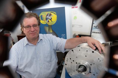 Der Bensheimer Ingenieur Helmut Schiller hat eine Unterwasserturbine entwickelt. Foto:Thomas Neu