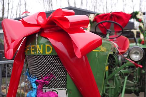 Auch in diesem Jahr fahren bei der Biwwelser Lichterfahrt weihnachtlich geschmückte und beleuchtete Traktoren durch die Straßen von Biblis